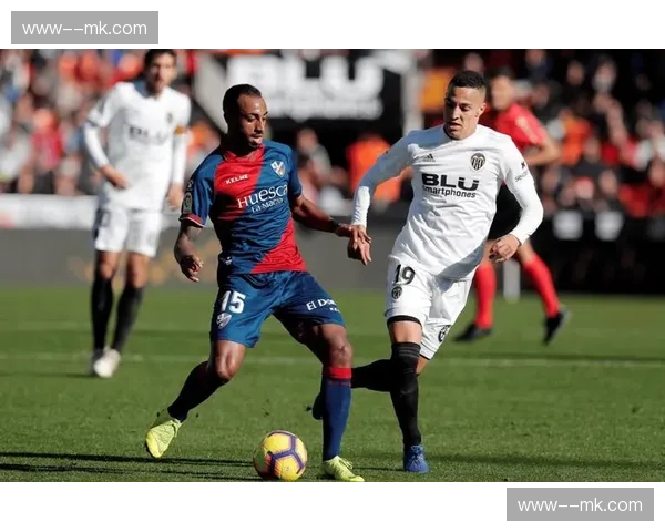 埃尔切逆转战术:从落后到反超的阵型微调与中场控制权争夺 埃尔切逆转战术:从落后到反超的阵型微调与中场控制权争夺